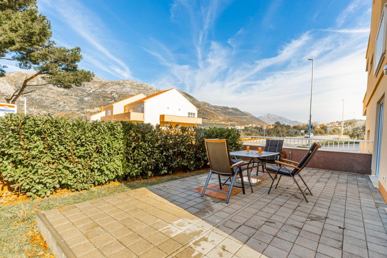 Spacious 2-Bedroom Apartment With Terrace And Parking Cavtat Exterior photo