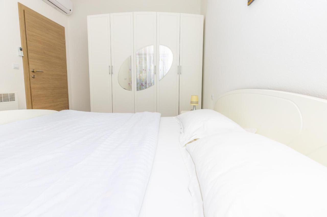 Spacious 2-Bedroom Apartment With Terrace And Parking Cavtat Exterior photo