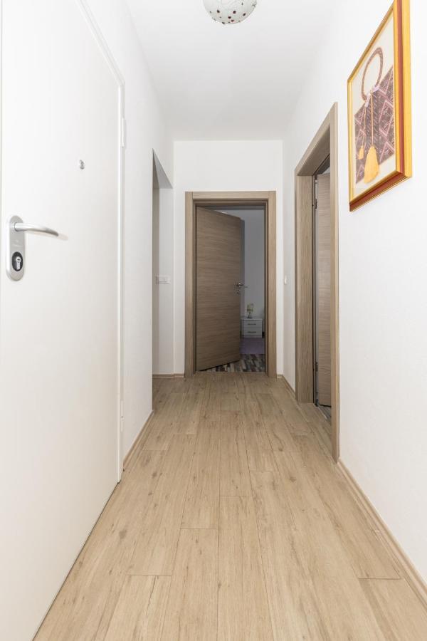 Spacious 2-Bedroom Apartment With Terrace And Parking Cavtat Exterior photo