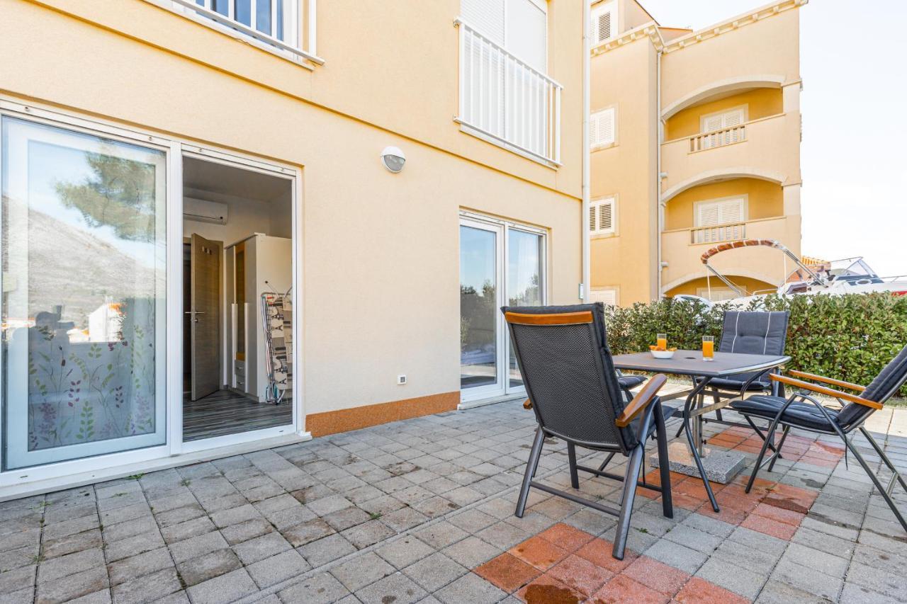 Spacious 2-Bedroom Apartment With Terrace And Parking Cavtat Exterior photo