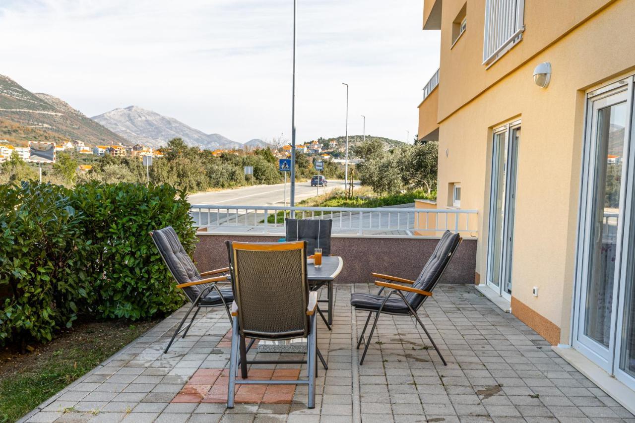 Spacious 2-Bedroom Apartment With Terrace And Parking Cavtat Exterior photo