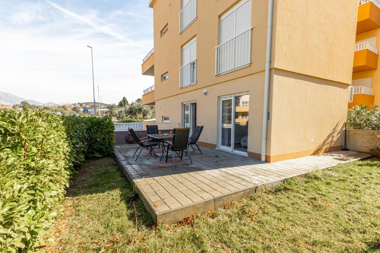 Spacious 2-Bedroom Apartment With Terrace And Parking Cavtat Exterior photo