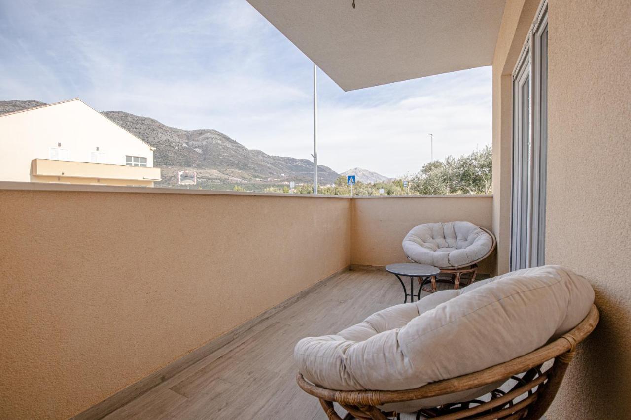 Spacious 2-Bedroom Apartment With Terrace And Parking Cavtat Exterior photo